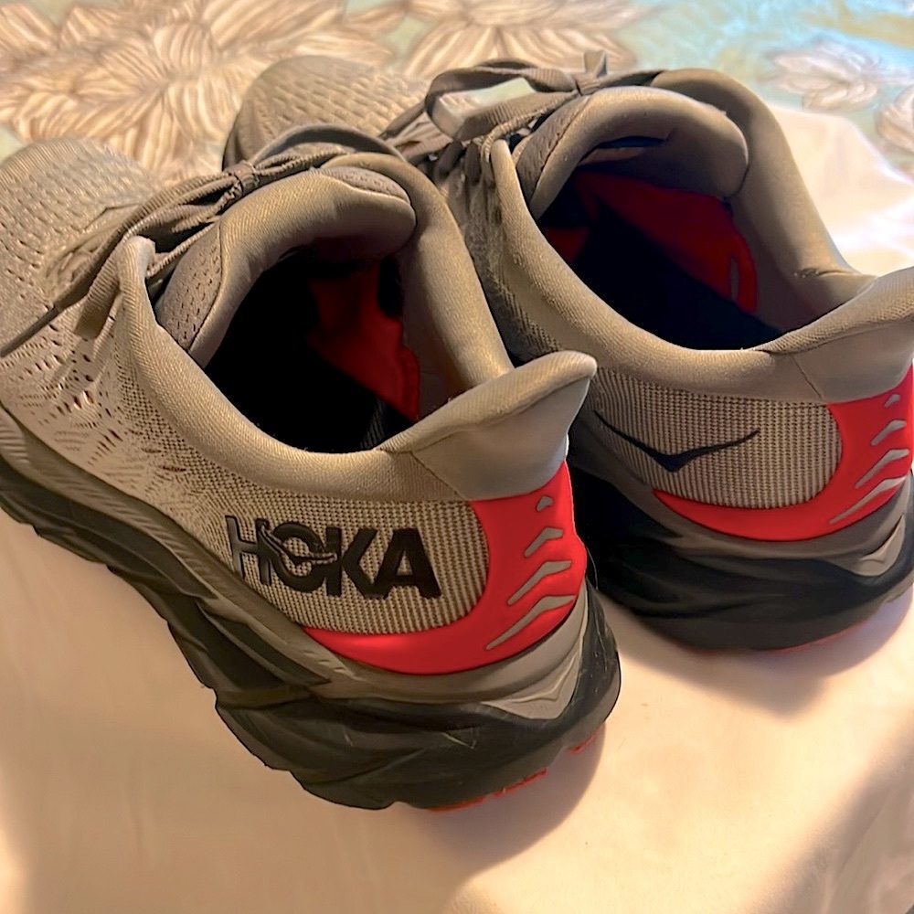 Hoka One One Clifton 8
Sharkskin Diva Pink (Women's)